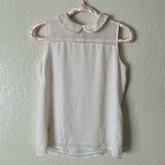 Sheer Ann Taylor Collared Sleeveless Blouse 🤍 - Picture 2 of 5